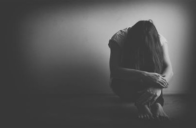 «Белбеумен тұншықтырған»: туған әкесі екі қызын аяусыз зорлаған