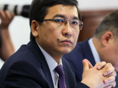 Депутат: “Аймағамбетов бір күн мұғалім болып істеп көрсін”