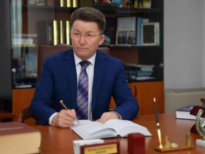 Әділбек Қаба: Тілге жанашыр болып жүру аз, тіл қорғаны болуымыз керек