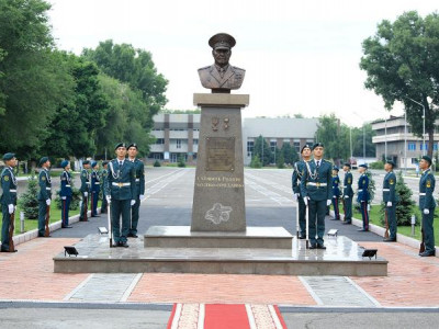 Құрлық әскерлерінің Әскери институтына Сағадат Нұрмағамбетовтің есімі берілді