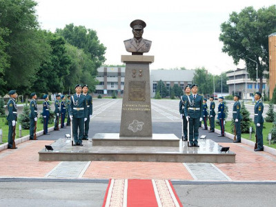 Құрлық әскерлерінің әскери институтына Сағадат Нұрмағамбетовтің есімі берілді