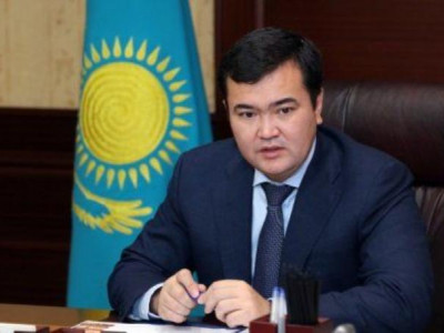 Жеңіс Қасымбек ұстаздарды төл мерекесімен құттықтады