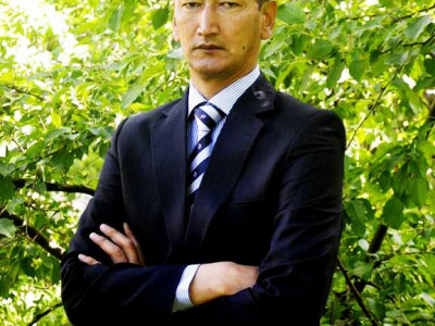 Танымал жазушы әншілер туралы жазатын журналистерді қатаң сынға алды