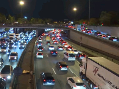 Париж тұрғындары қаладан жаппай кетіп жатыр