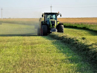 Агроөнеркәсіп саласындағы еңбек өнімділігін 2,5 есеге арттыру қарқынды жүріп жатыр – Шөкеев
