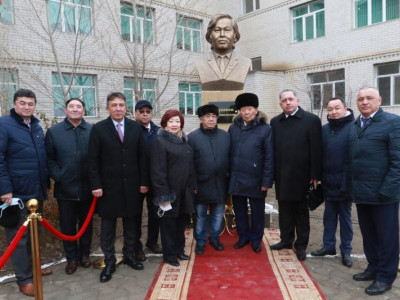 Атырауда Жұмекен Нәжімеденовке ескерткіш қойылды