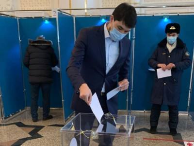 Танымал тұлғалар сайлауға қатысып, дауыс берді