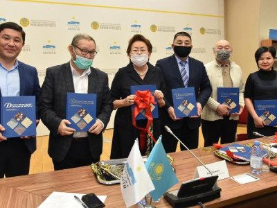 «Далалық Еуразия төсіндегі Сарыарқа мұрасы» монографиясы жарық көрді