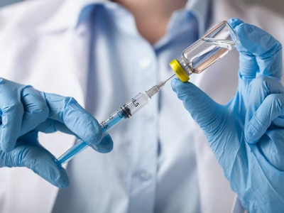 Израильде вакцина салдырған 13 адамның беті сал болып қалды