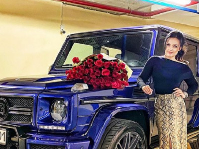 Анна Данченко сүйіктісінің қымбат көлігін көрсетті