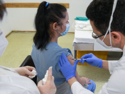 Бас санитар: Қазақстан Pfizer вакцинасын алу жөнінде келіссөз жүргізіп жатыр