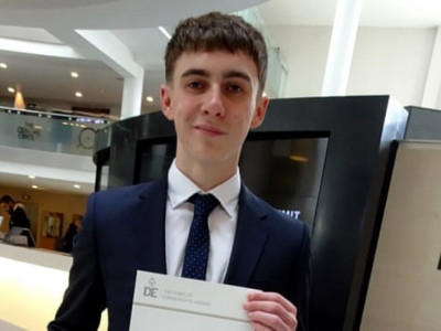 Комадан шыққан британдыққа әпкесі пандемияны қалай түсіндірерін білмейді