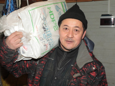 Атажұртына оралған білікті хирург орыс тілін білмегені үшін базарда саудагер болып жүр