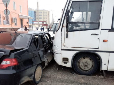 Автобус пен жеңіл көлік соқтығысы: 7 жастағы балаға ота жасалады