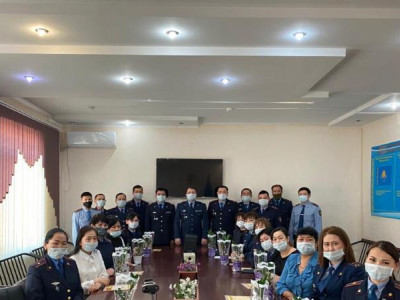 Департамент басшылығы әйелдерді мерекемен құттықтады