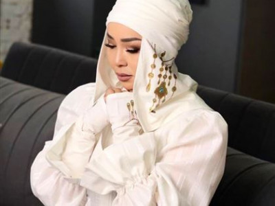 Орамал таққалы қоғамға қауіп тудырып жүр екенмін: Айнұр Тұрсынбаева Тоқаевқа үндеу жолдады