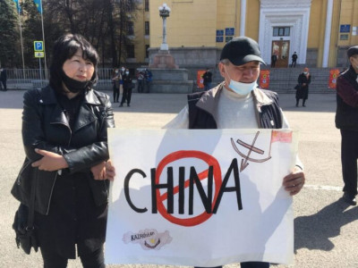 Митингке шыққандардың тағы бір талабы: Цой отставкаға кетсін!