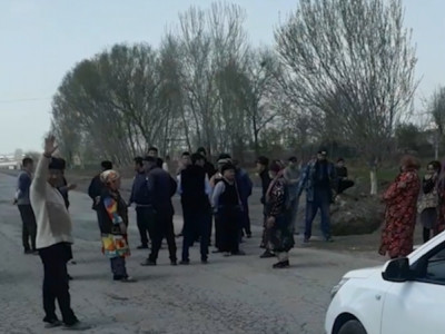 Самарқандта жарықтың с нуіне наразы тұрғындар жолды жапты, полиция кемінде 5 адамды ұстады