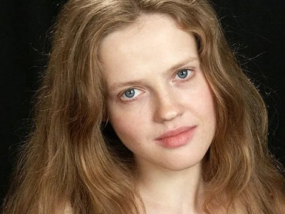 Легендарная скромняжка 90-х: гляньте, какой стала