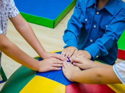 Алматылық көпбалалы ана аутизмі бар балаларға арналған түзету орталығын ашты