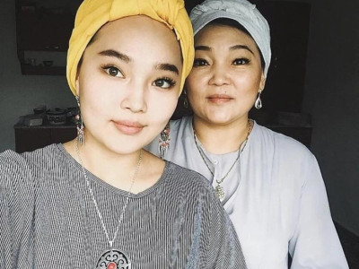 Жанар Айжанова қызы Айжұлдыздың аяғы ауыр екенін айтты