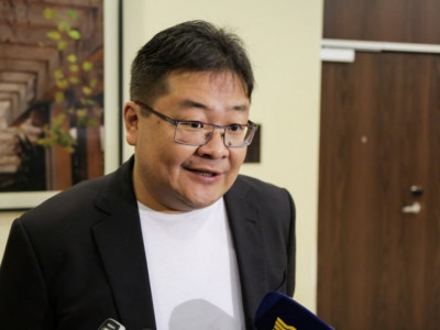 Депутат Айдос Сарым неге дөрекіленіп жүр?