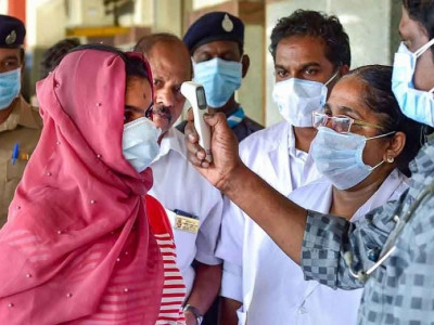 Коронавирус: Үндістан ауруханаларында науқастарға орын мен оттегі жетпей жатыр