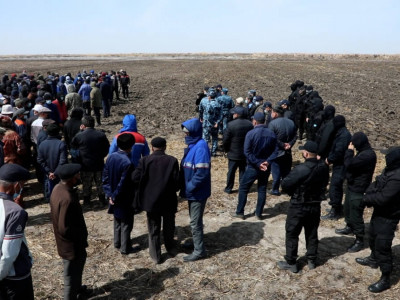 «Ауылдың берекесі кетті»: Қызылорда облысында жерге таласқан ауыл халқы екіге бөлінді