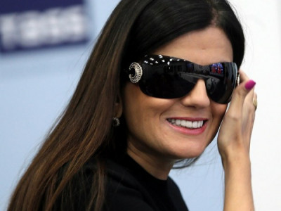 Она - любимая певица многих: а посмотрите как она живет