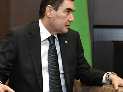 Түркіменстанда президенттің әкесін еске алу кешіне халықтан ақша жинап жатыр