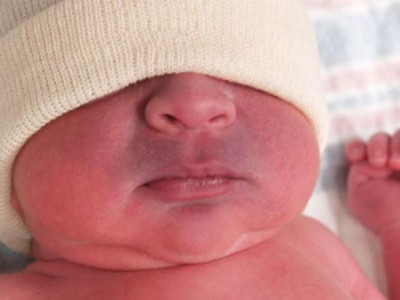 Жігіт қызды ренжіткен, ал ол оны порно жалауға мәжбүрлеген.