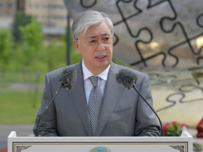 Тоқаев кімдердің еңбекақысы кезең-кезеңімен көбейтілетінін айтты