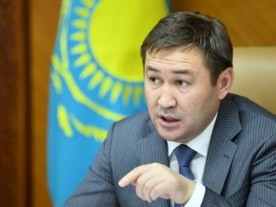 Шымкенттегі мектеп директорының дауы: Мұрат Әйтенов пікір білдірді