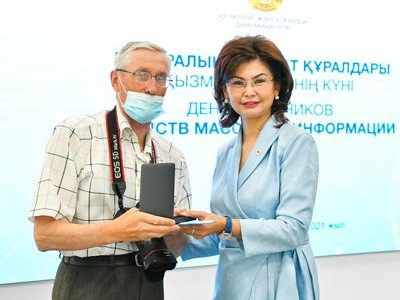 ҚазАқпарат фототілшісі «Еңбек ардагері» медалімен марапатталды