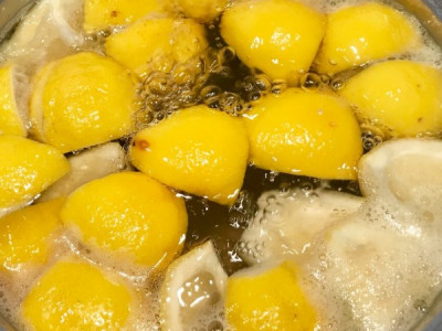 Сварите лимоны и выпейте эту воду: эффект уже утром