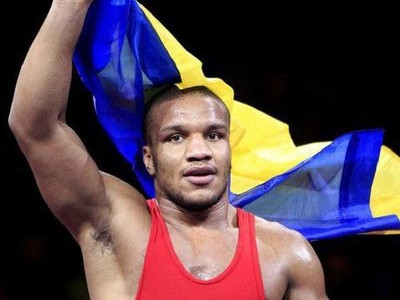 Жұрттың баласы! Украиналық депутат Олимпиадада алтын алды