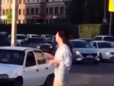 Елордада бойжеткен 3 сағат бойы көшеде билеген