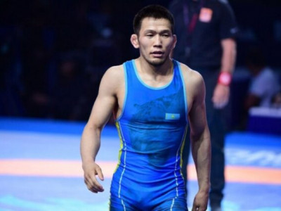 Токио Олимпиадасында шу шықты: Қазақ балуаны қарсыласын тістеп алған (видео)