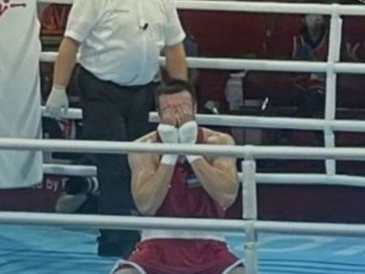 Қоңқабаевтың жартылай финалдағы қарсыласын жеңіп, Олимпиадада «алтын» алған Өзбекстан боксшысы рингте көз жасына ерік берді