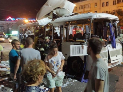 Ресейде 35 жолаушы отырған автобустағы жарылыс видеоға түсіп қалды