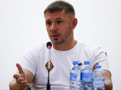 «Қайрат» ФК-нің бас жаттықтырушысы отставкаға кетті