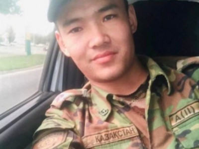 «Аурухана мен мәйітханаларға бардық»: Тараз маңындағы жарылыс кезінде жоғалып кеткен жас жігітті туыстары іздестіріп жатыр