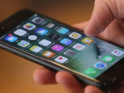 Дәрігер смартфон несімен қауіпті екенін айтты