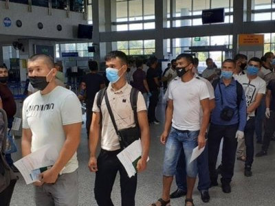 Ресейде еңбек мигранттарына мәліметтер чипі орнатылған карта беруді ұсынды