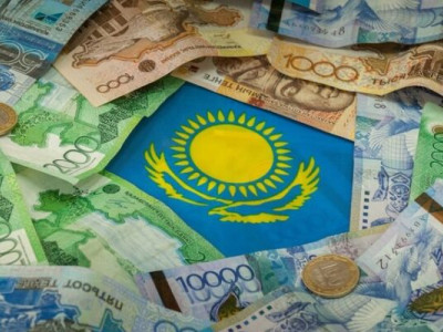 Қазақстан экономикасы жандануда, бірақ теңгенің құнсыздануынан құтылу мүмкін емес — экономист