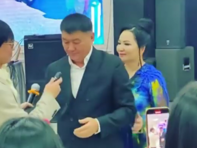 Қайрат Нұртас әкесінің туған күніне су жаңа көлік сыйлады (видео)