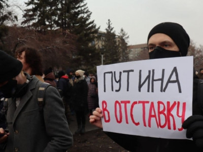 Новосибирск тұрғындары Навальный мен Фургалды қолдап, кезекпен акция өткізе бастады