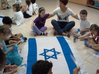 Израиль бес жасар балаларды індетке қарсы егуді бастады