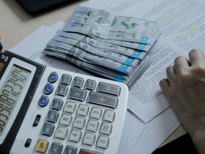 Директорға жем болуымыз керек пе?!: Шымкентте мұғалімдер шу шығарды