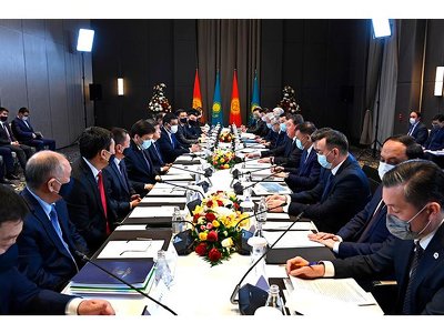 Асқар Мамин Қырғызстан Үкіметінің басшысы Ақылбек Жапаровпен келіссөз жүргізді